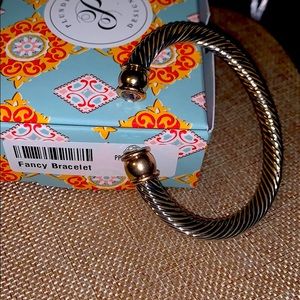 Exclusive Plunder Drop Fancy Bracelet